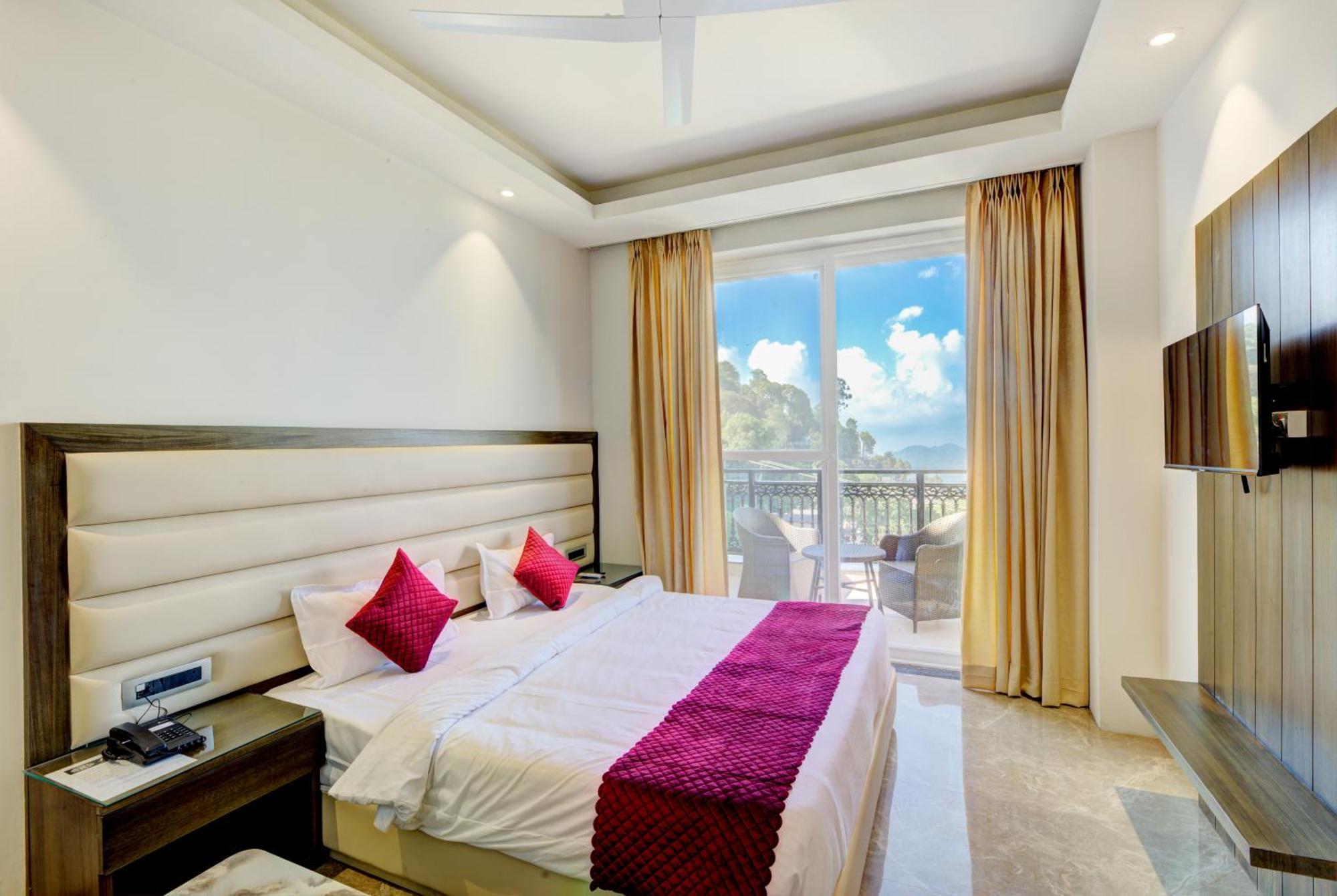 Luxe Resorts - Centrally Heated Air Conditioned Hotel In The Heart Of Kasauli Exterior photo